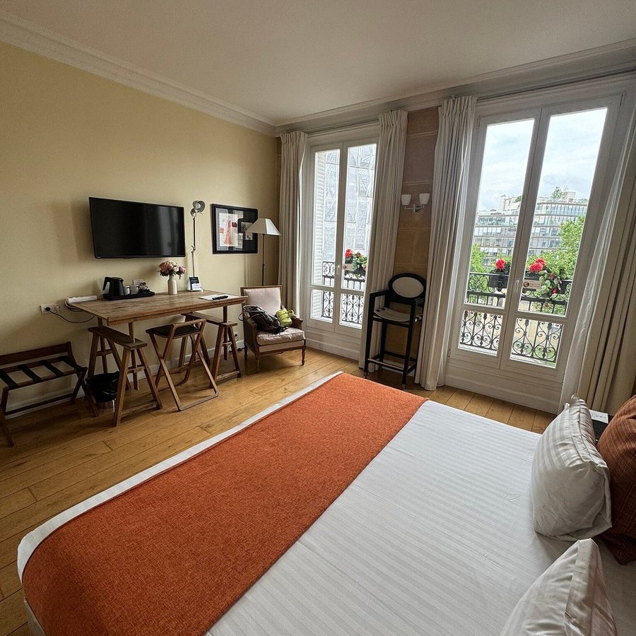 Hotel Le 123 Elysees Astotel — Guest room