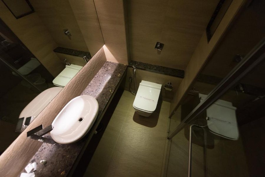 Hotel le Grande Mumbai International Airport — Bathroom