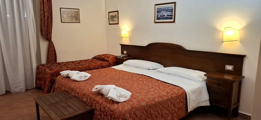 Hotel Le Mediterranee — Guest room