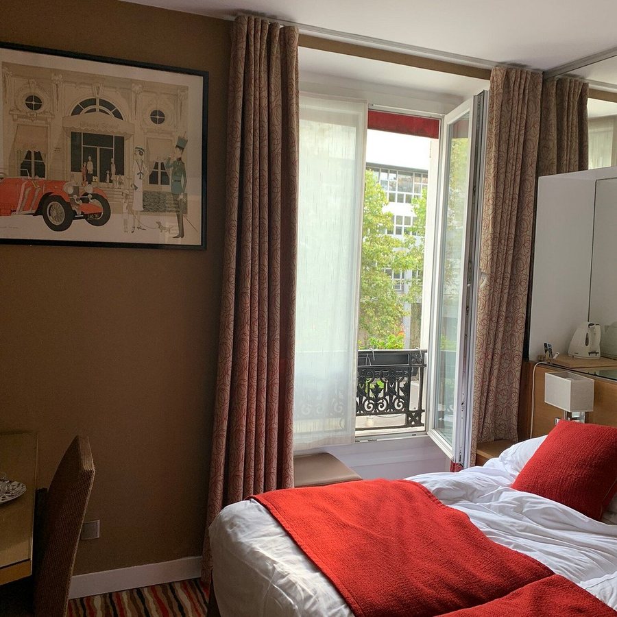 Hotel Le Pavillon — Guest room