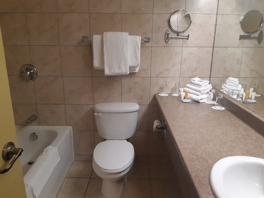 Hotel Le President — Bathroom