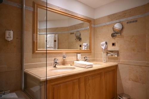 Hotel Le Rempart — Bathroom