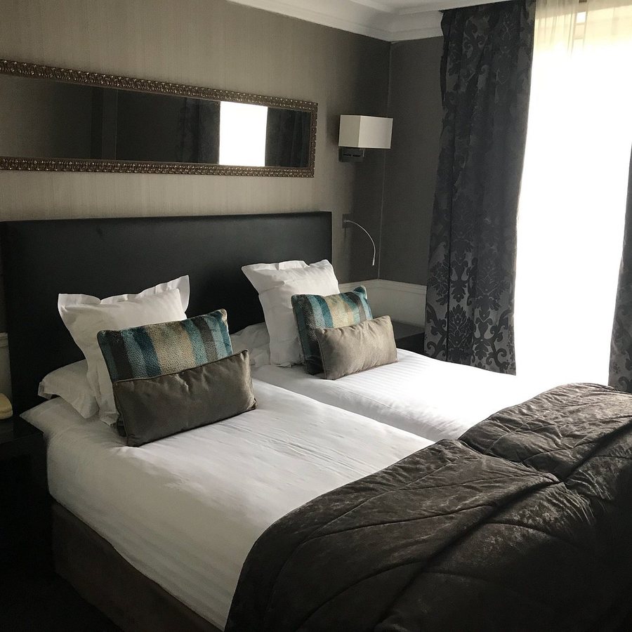 Hotel Le Royal — Guest room
