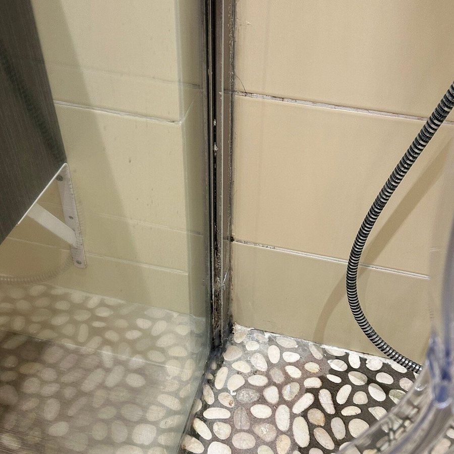 Hotel Le Ruesco — Bathroom