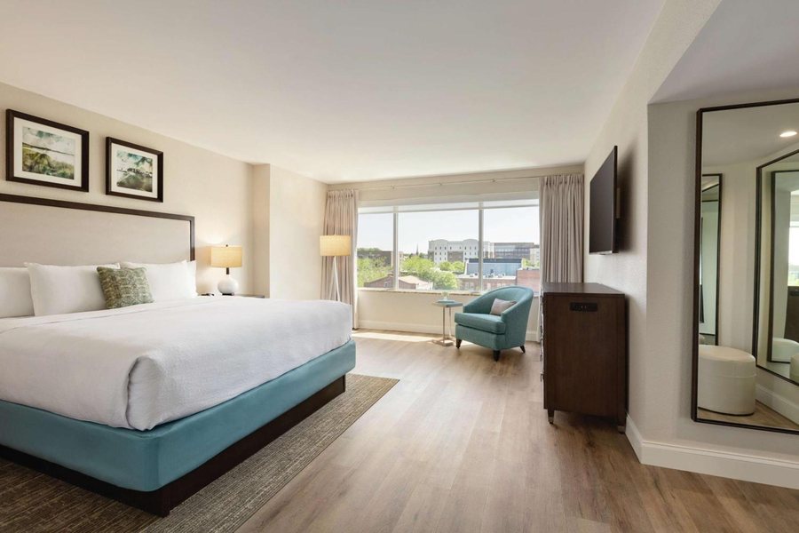 Hotel Lela Wilmington Tapestry Collection by Hilton — Guest room