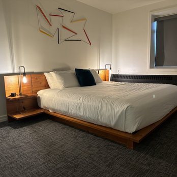 Hotel Leo — Guest room