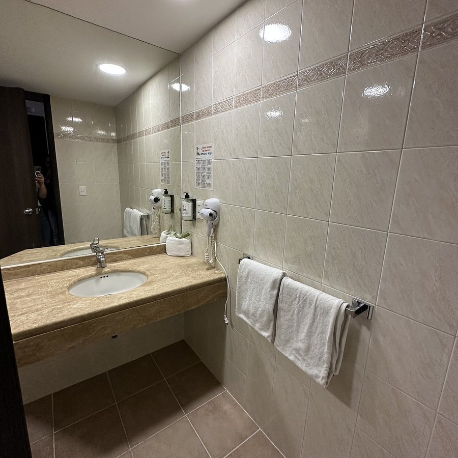 Hotel Lepanto — Bathroom