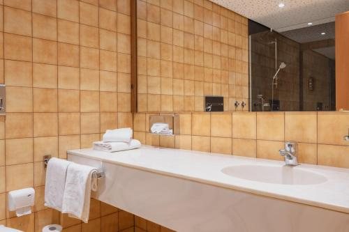 Hotel Lerch — Bathroom