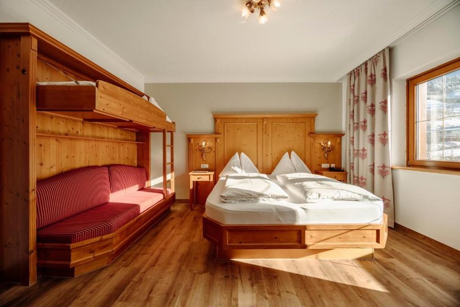 Hotel Lerch — Guest room