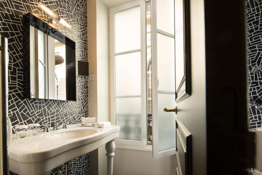 Hotel les Dames du Pantheon — Bathroom