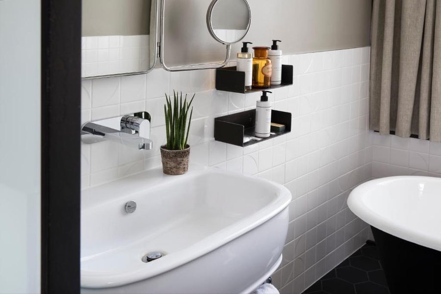 Hotel les Deux Girafes Paris — Bathroom