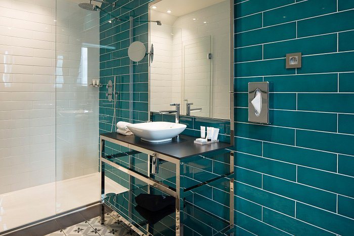Hotel Les Matins de Paris Spa — Bathroom