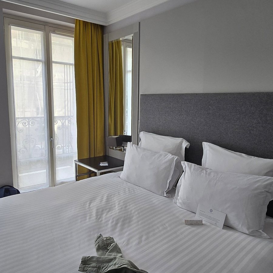 Hotel Les Matins de Paris Spa — Guest room