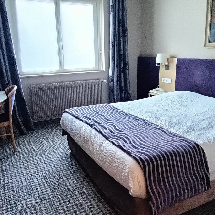 Hotel Les Remparts — Guest room