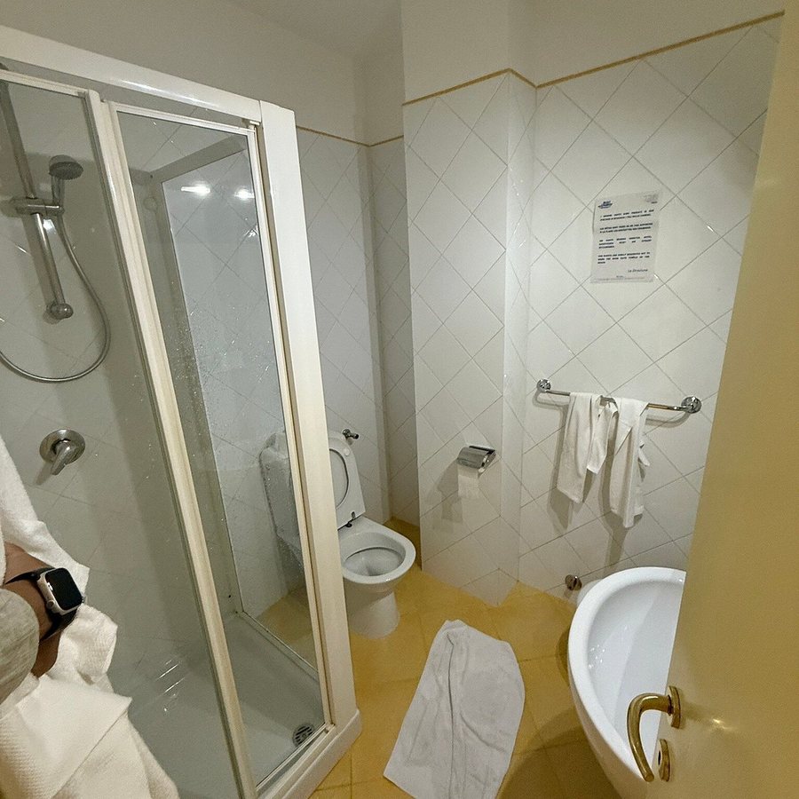 Hotel Levante — Bathroom
