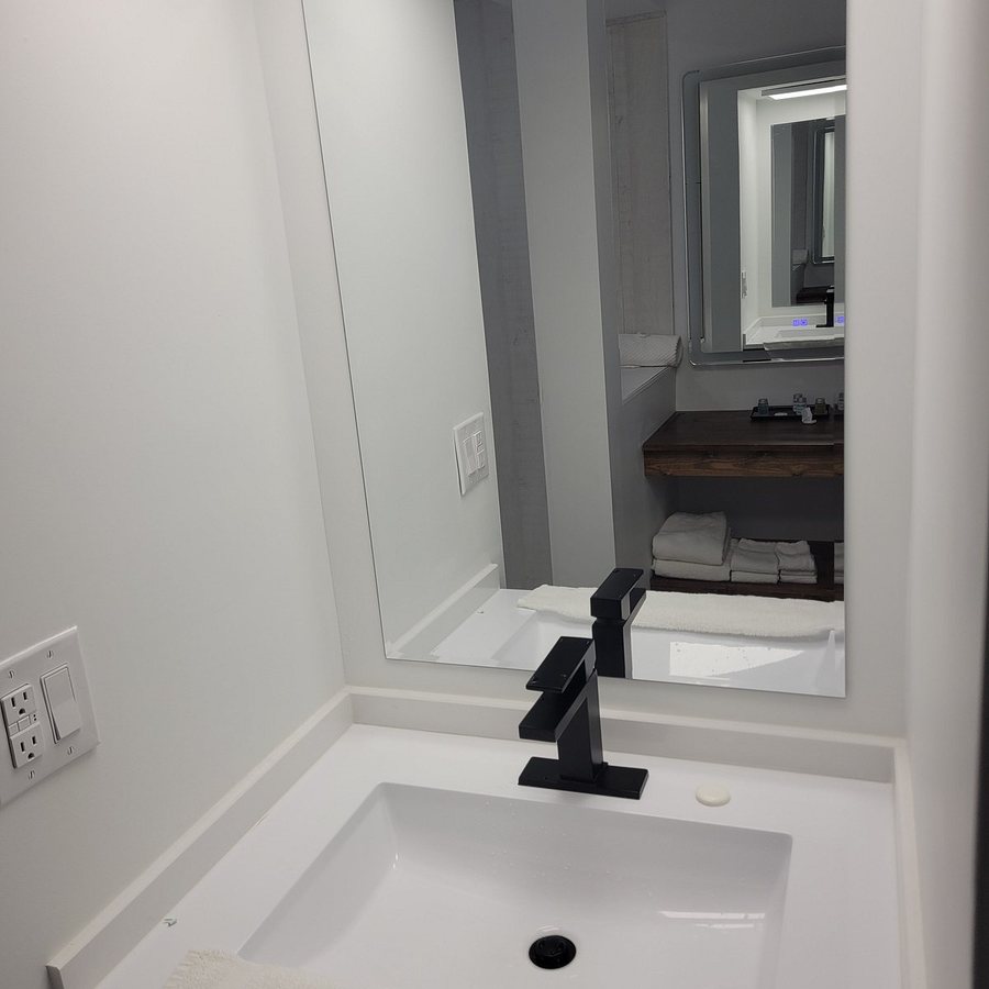 Hotel Lex Trademark Collection by Wyndham — Bathroom