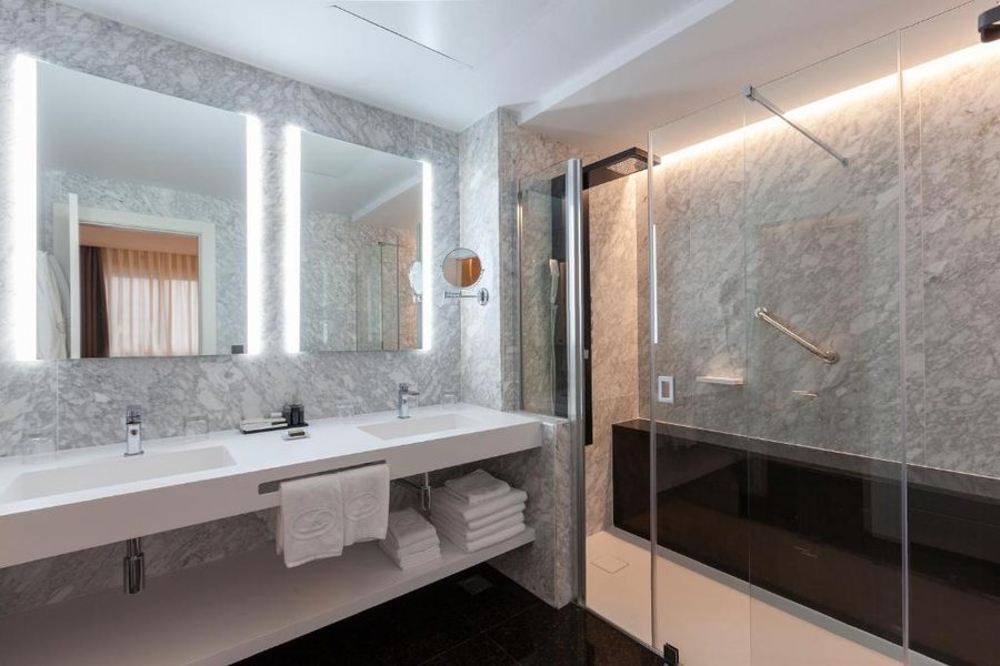 Hotel Liabeny Madrid — Bathroom