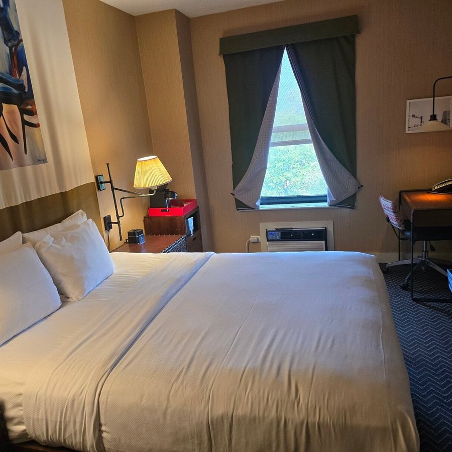 Hotel Lincoln — Guest room
