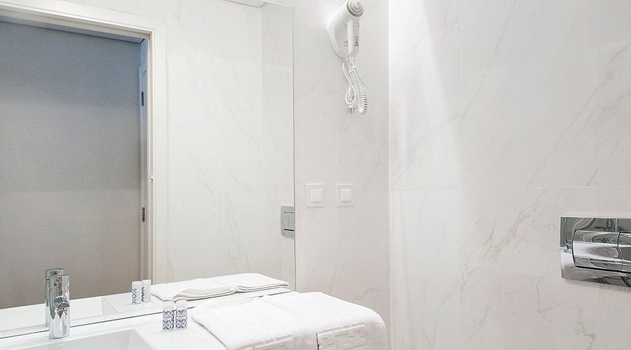 Hotel Lis Baixa — Bathroom