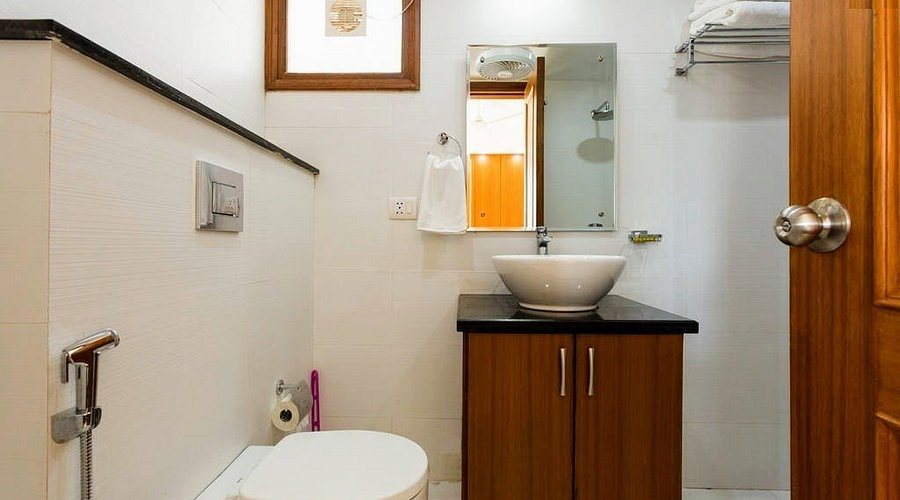 Hotel Livasa Inn — Bathroom
