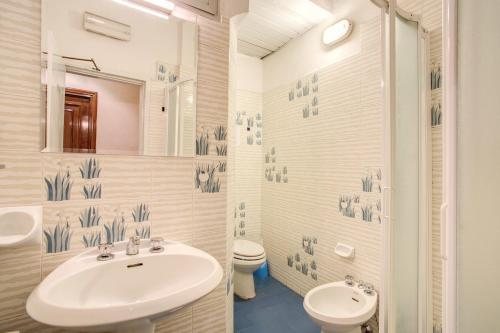 HOTEL LORENA — Bathroom
