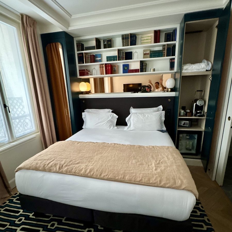 Hotel Louvre Montana — Guest room