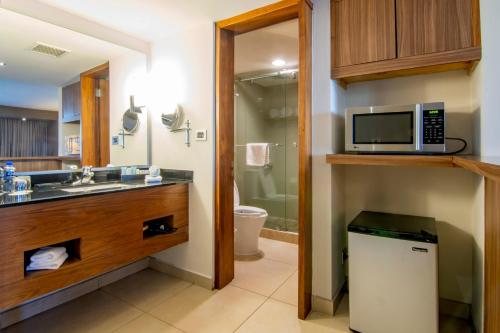 Hotel Lucerna Mexicali — Bathroom