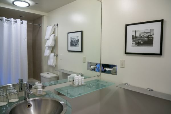 Hotel Lucia — Bathroom