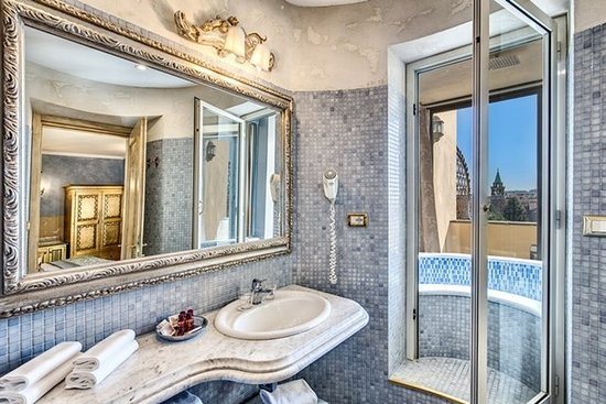 Hotel Ludovisi Palace — Bathroom