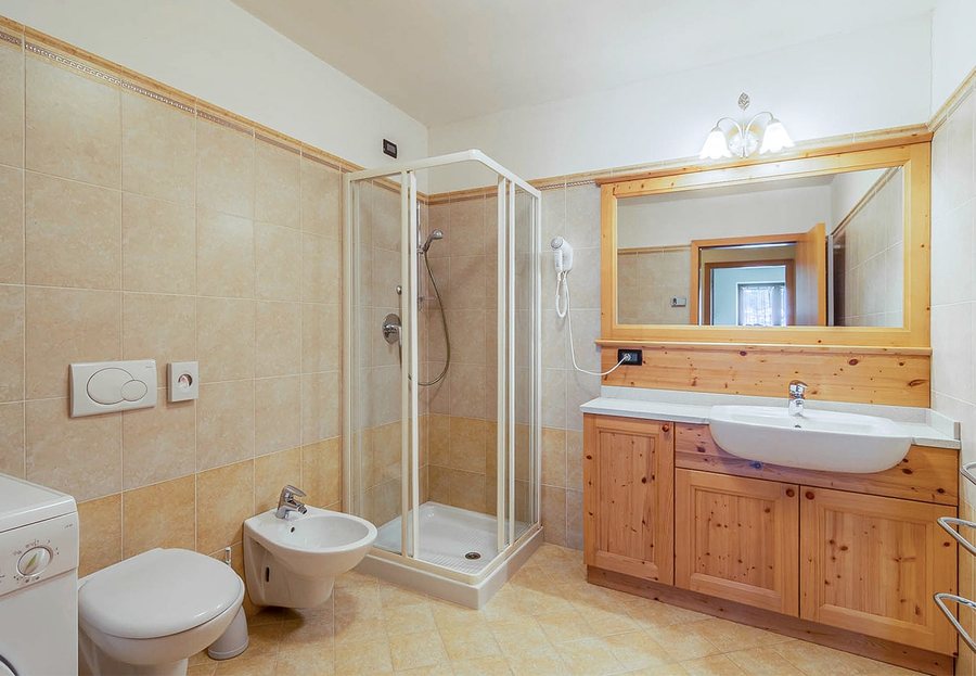 Hotel Luis — Bathroom