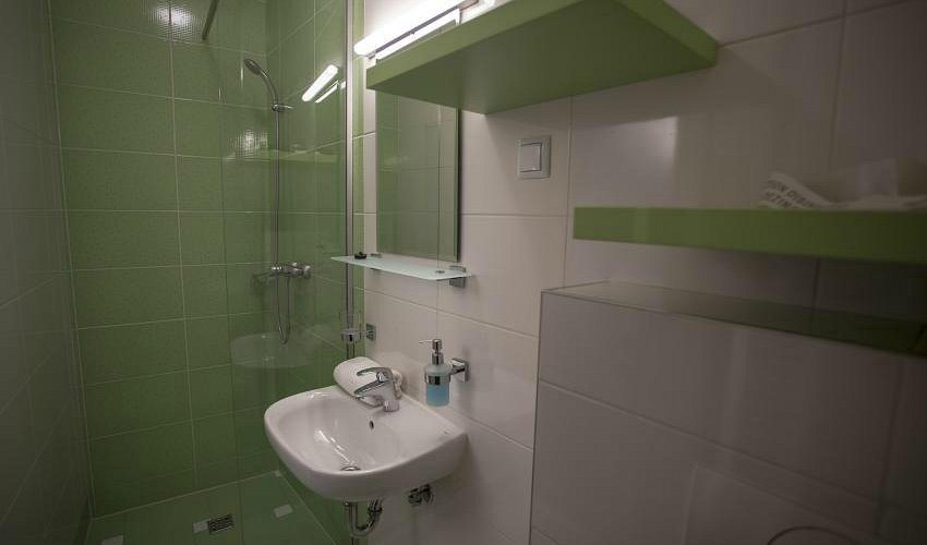 Hotel Luna — Bathroom