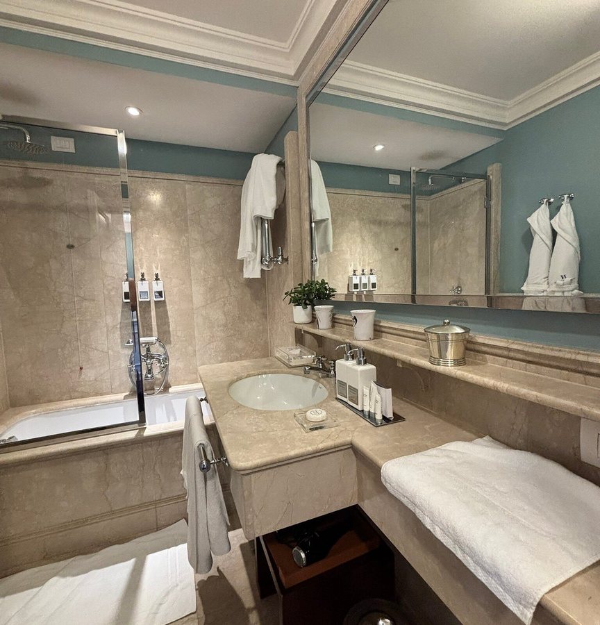 Hotel Lungarno — Bathroom