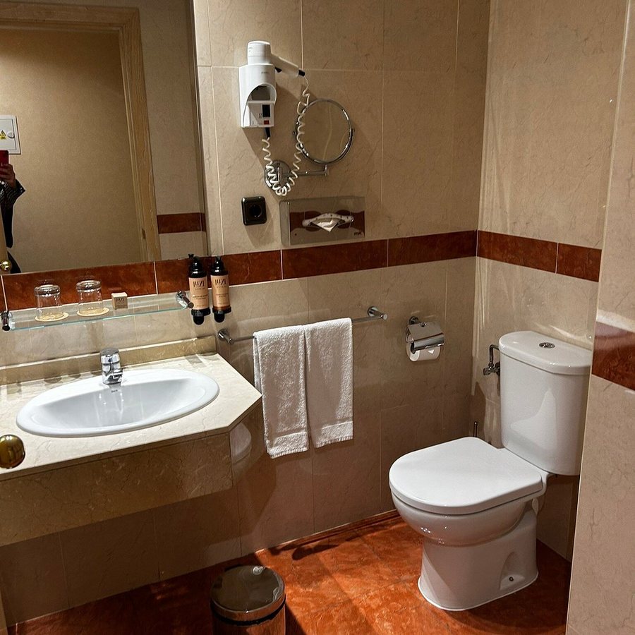 Hotel Luze Castellana — Bathroom