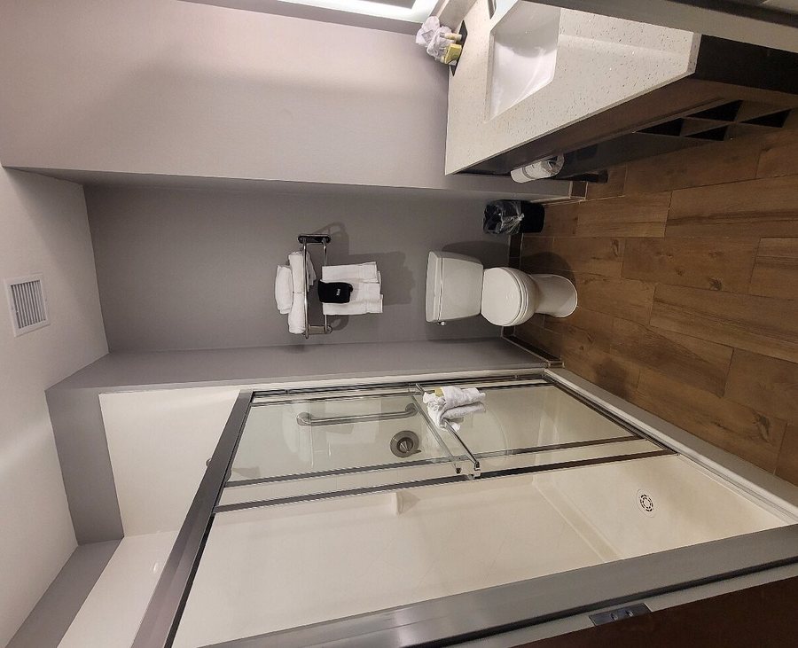 Hotel Lydia — Bathroom