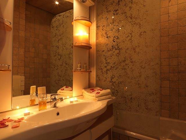 Hotel Macchi — Bathroom