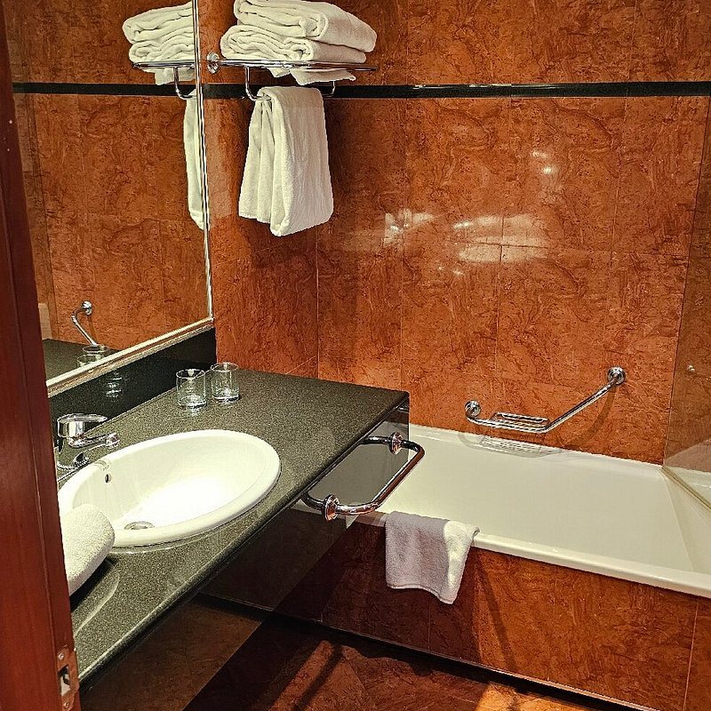 Hotel Madrid Alameda Aeropuerto Affiliated by Melia — Bathroom