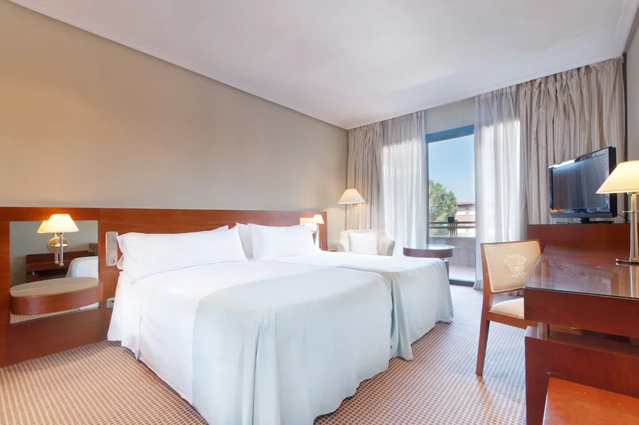 Hotel Madrid Alameda Aeropuerto Affiliated by Melia — Guest room