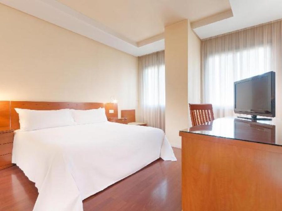Hotel Madrid Chamartin Affiliated by Melia — Guest room