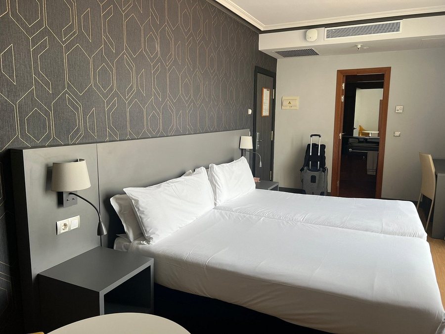 Hotel Madrid Plaza Espana Affiliated By Melia — Guest room