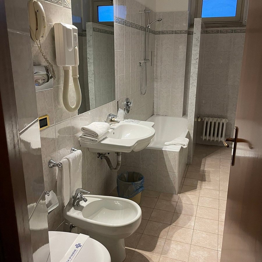 Hotel Manin — Bathroom