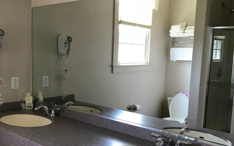 Hotel Manisses — Bathroom