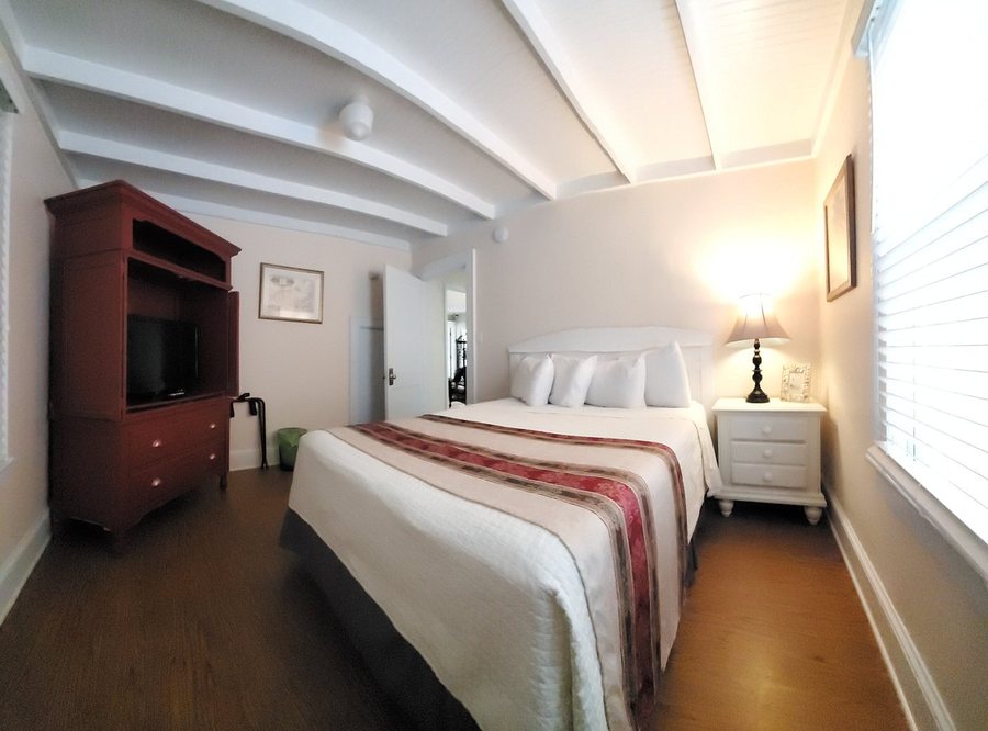 Hotel Manteo — Guest room