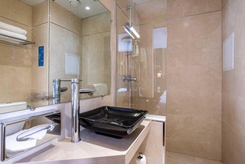 Hotel Marena — Bathroom