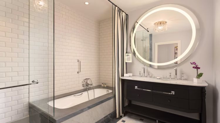 Hotel Maria Cristina — Bathroom