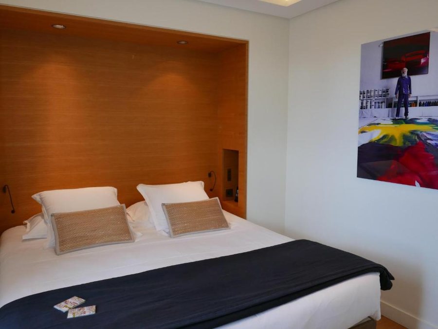 Hotel Marignan Champs Elysees — Guest room