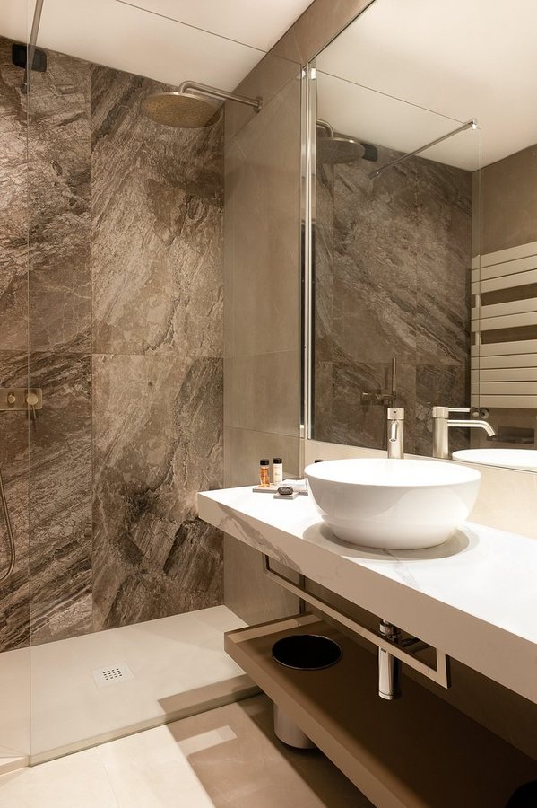 Hotel Marina — Bathroom
