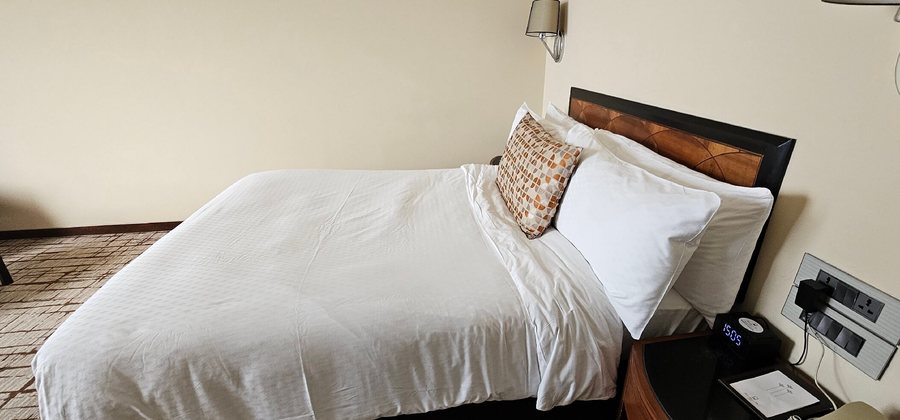 Hotel Marine Plaza — Guest room