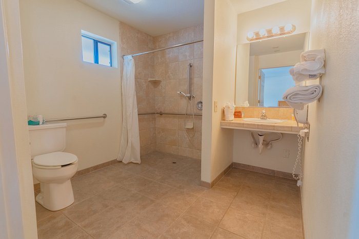 Hotel Mariposa Los Angeles California — Bathroom