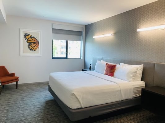 Hotel Mariposa Los Angeles California — Guest room