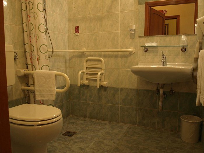 Hotel Maxim Axial — Bathroom